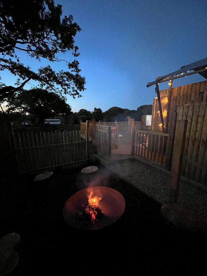 Aladdin Safari Tent Tenby Dış mekan fotoğraf